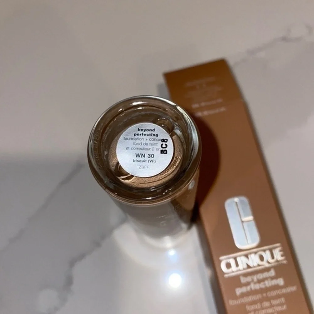 Clinique Beyond Perfecting Foundation + Concealer in Shade Biscuit Full Size NEW